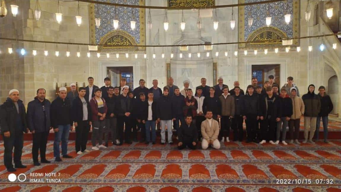 Üç Şerefeli Camii'nde Sabah Namazı Programı Düzenlendi. 
